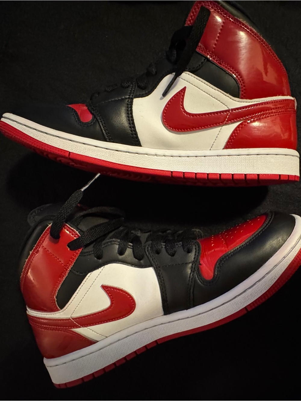 Nike Air Jordan 1 Mid SE Shoes Patent Bred Black Red White Men 8.5 Women 7. - Picture 2 of 16